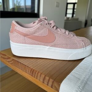 Nike Wmns Blazer Low Platform Essential : Pink Oxford Woven